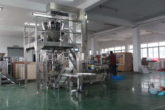 Weighing PE Film Automatic Food Packing Machine For Biscuit